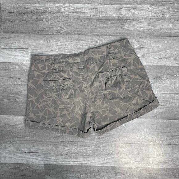 Printed Shorts Size 7 Y2K Skater Style Utility Pocket Button Detail Gray - Picture 2 of 4